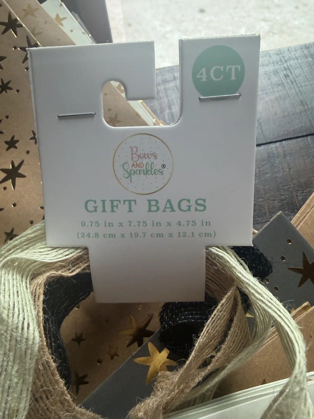 Gift bags. New with tags. 6 Bundles of 4ct Gift Bags! 24 bags! - photo 2