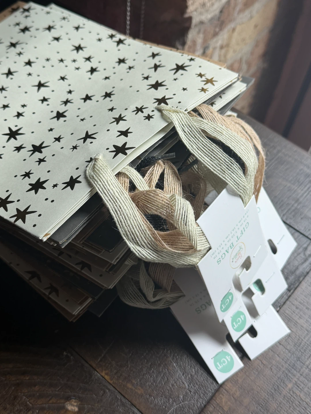 Gift bags. New with tags. 6 Bundles of 4ct Gift Bags! 24 bags! - photo 3