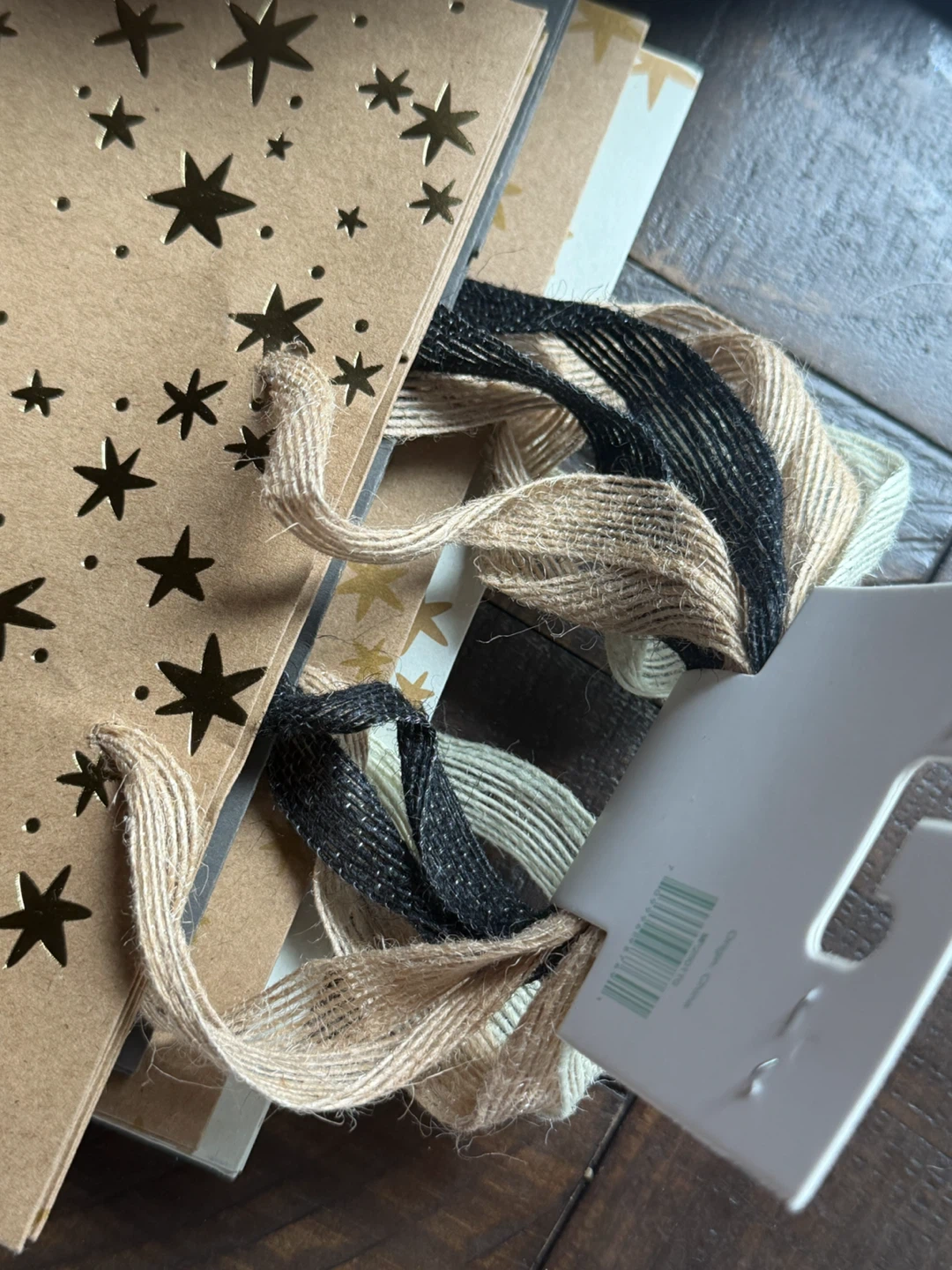 Gift bags. New with tags. 6 Bundles of 4ct Gift Bags! 24 bags! - photo 4