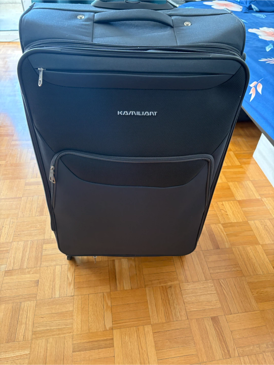 KAMLIA Knight Black Suitcase