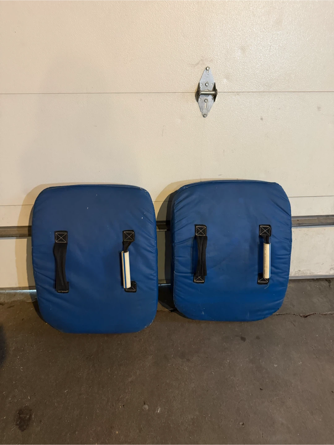 Two blocking shields - photo 2