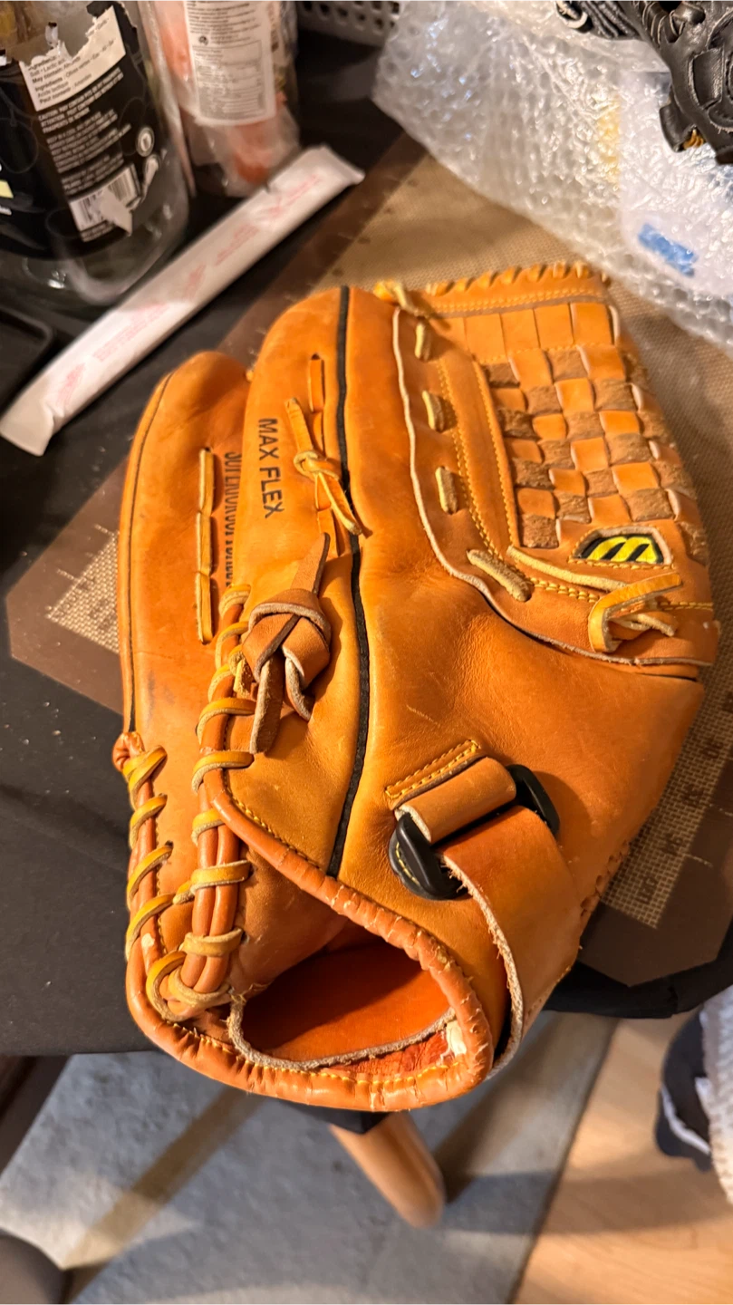 Right hand Mizuno Power Lock Baseball Glove - photo 2