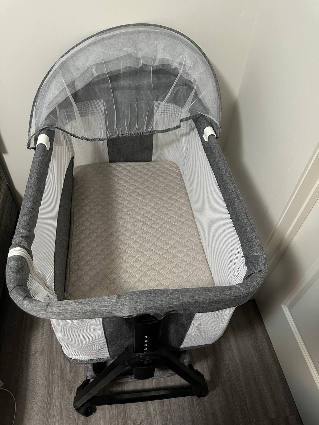 Grey Bassinet with Mosquito Net - photo 4