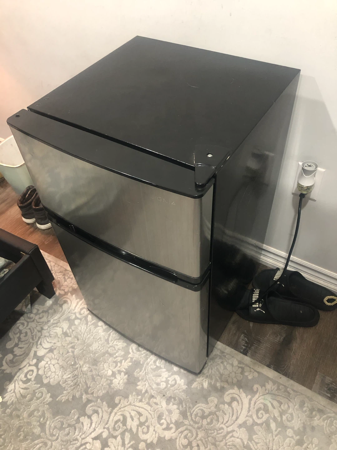 Insignia Mini Fridge - photo 4
