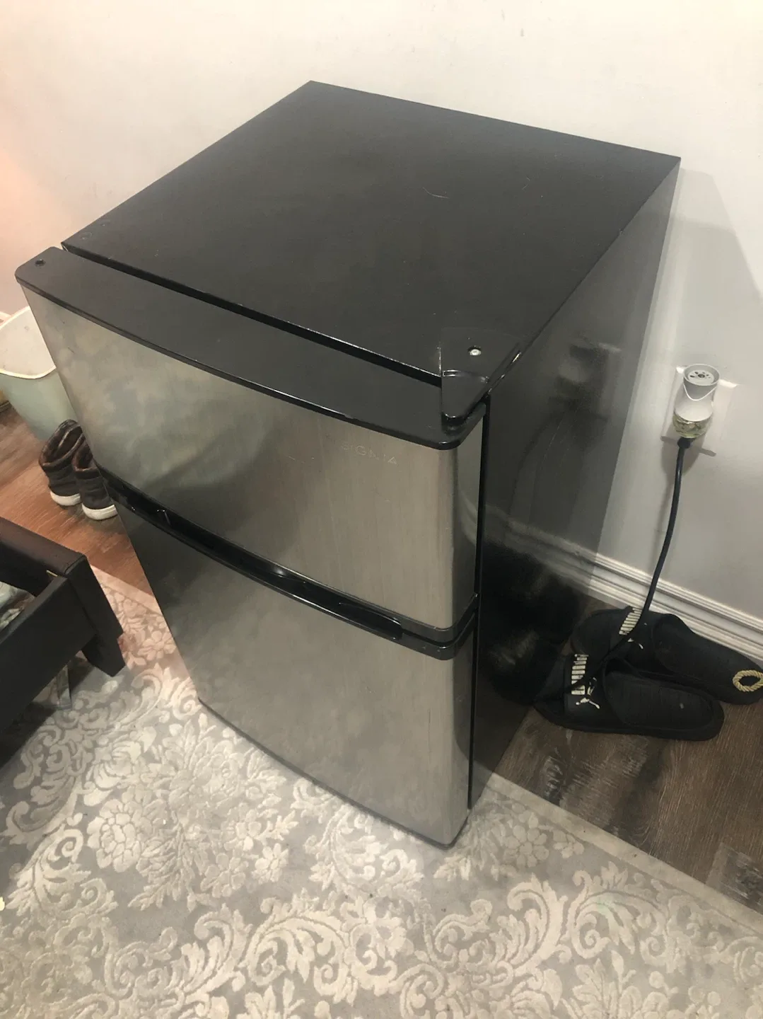 Insignia Mini Fridge - photo 4