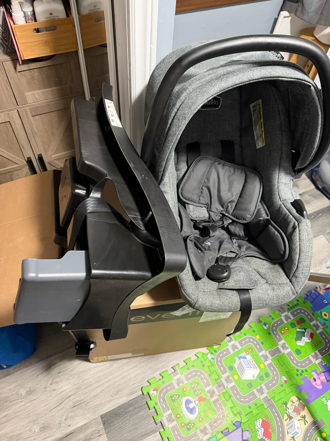 Evenflo Infant Car Seat with Base - photo 2