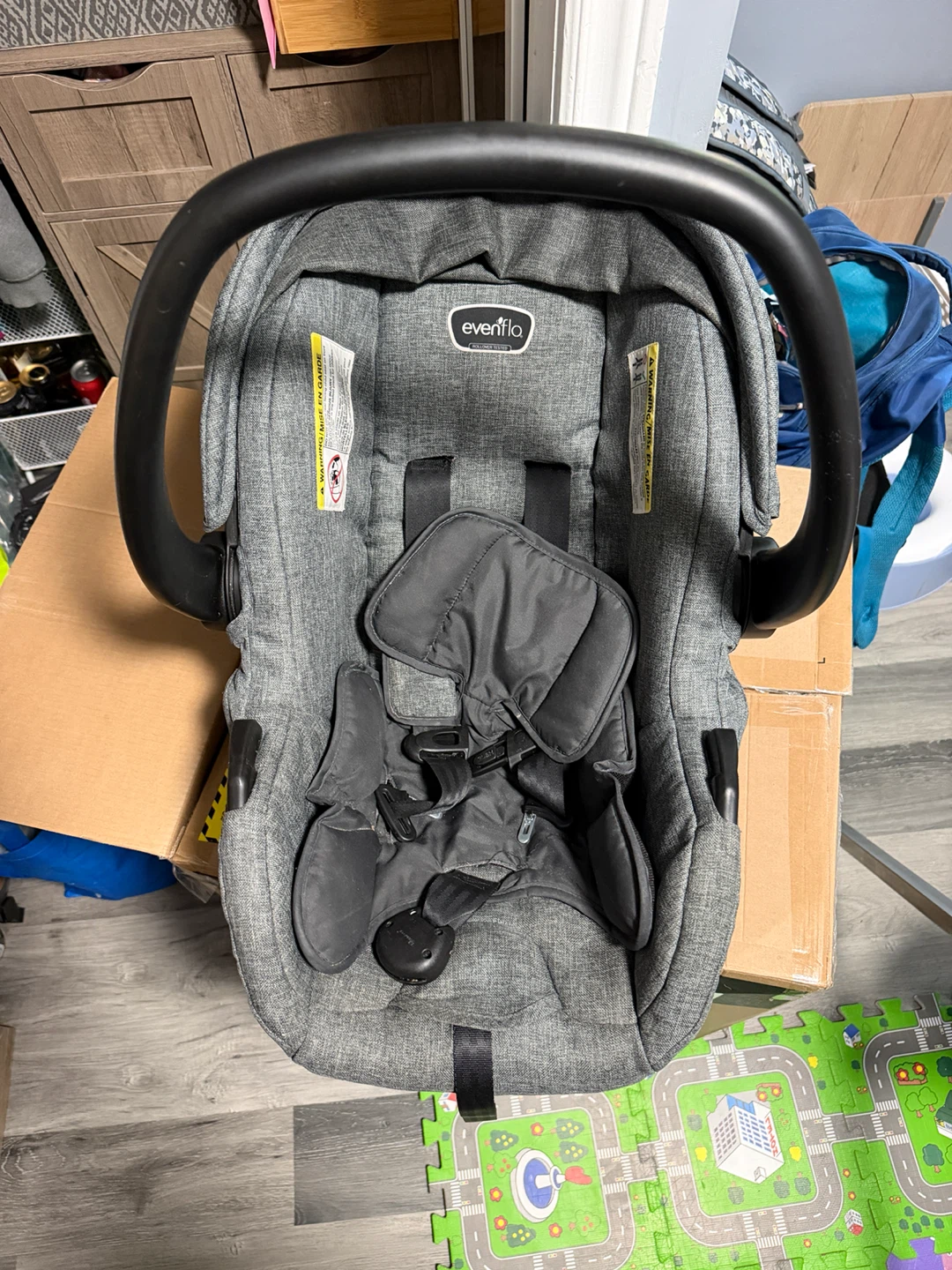 Evenflo Infant Car Seat with Base - photo 3