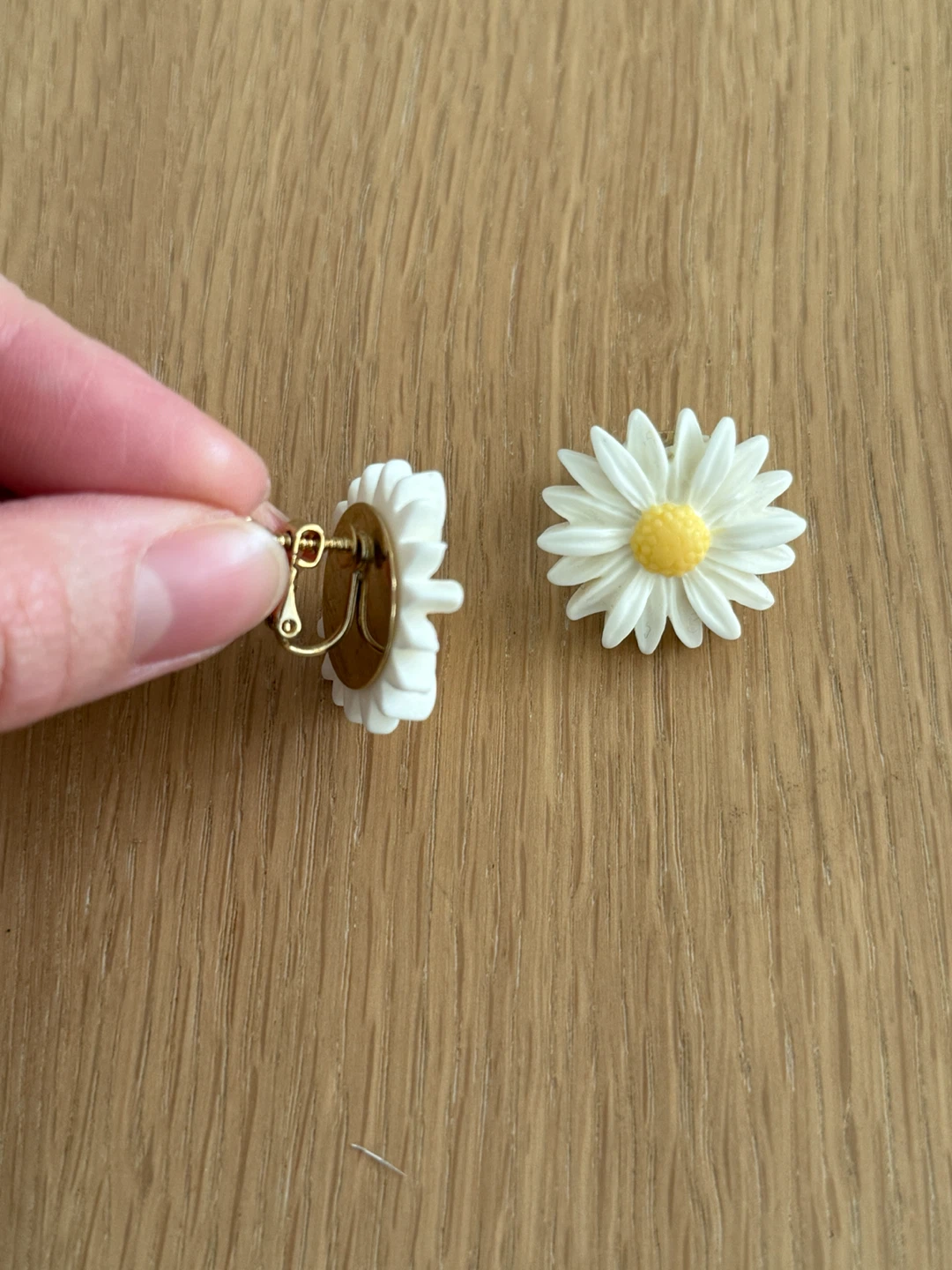 Daisy Flower Clip-On Earrings - photo 2