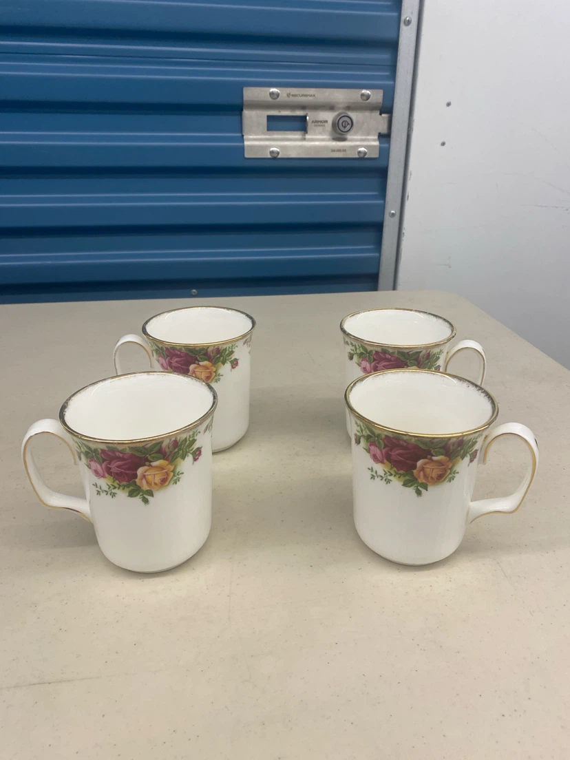 Set of 4 Royal Albert Old Country Roses Mugs
