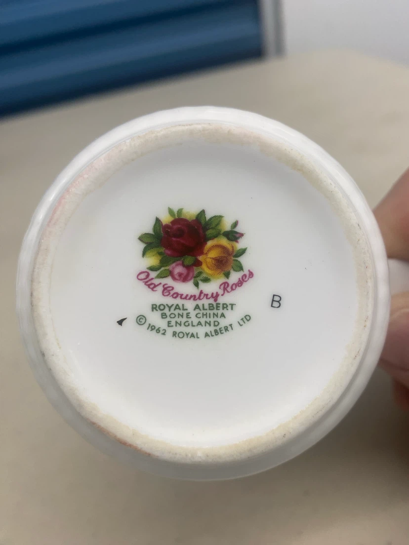 Set of 4 Royal Albert Old Country Roses Mugs - photo 3