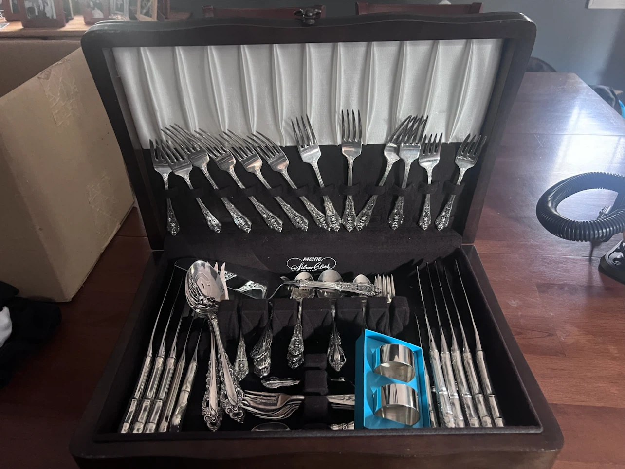 Pacific Silvercloth Flatware Set