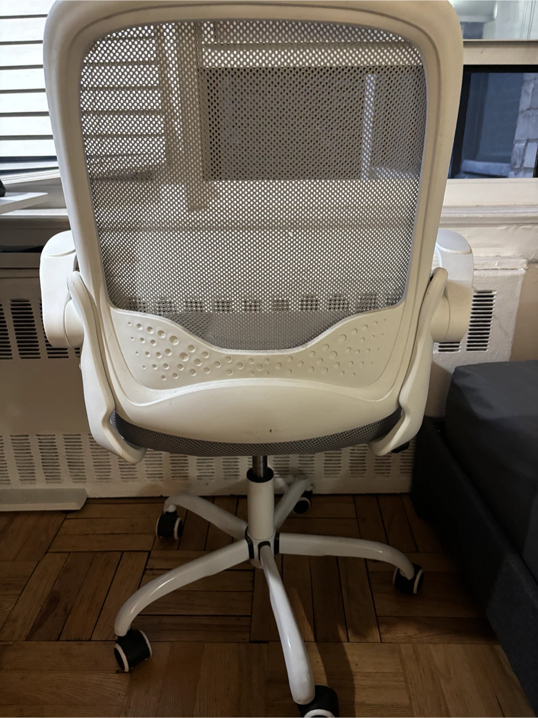 White Mesh Office Chair - photo 2