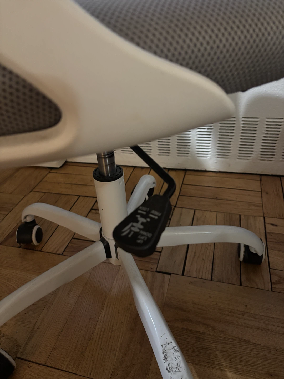White Mesh Office Chair - photo 3