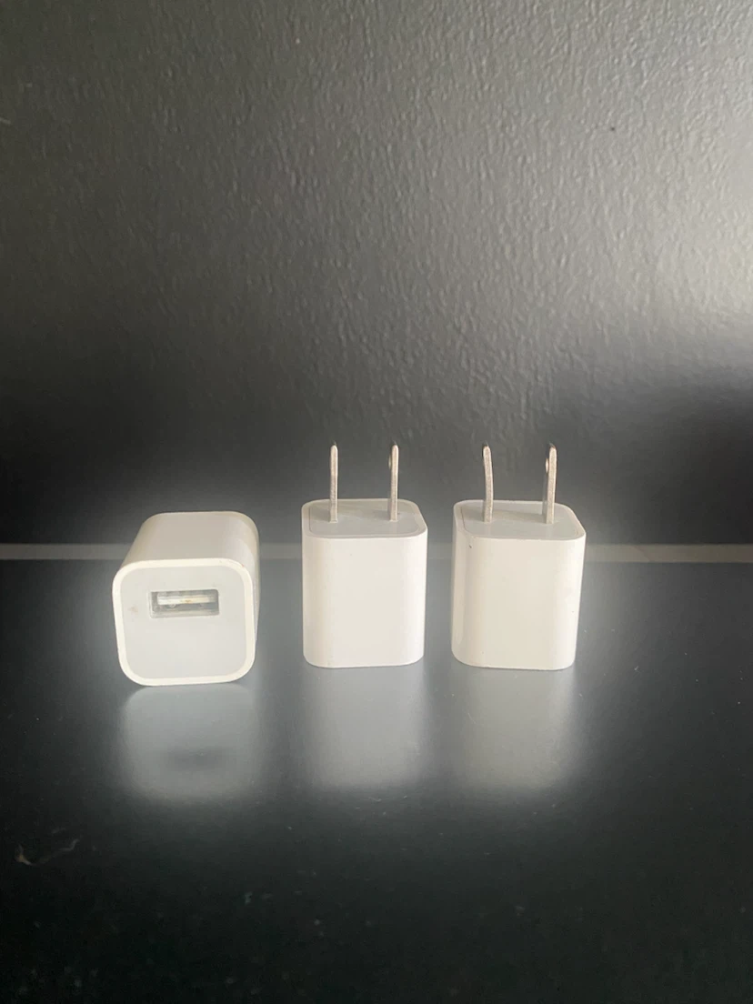 3 USB plugs