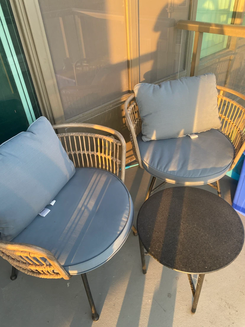Must go! Outdoor Patio Furniture Set - 2 Chairs & Table