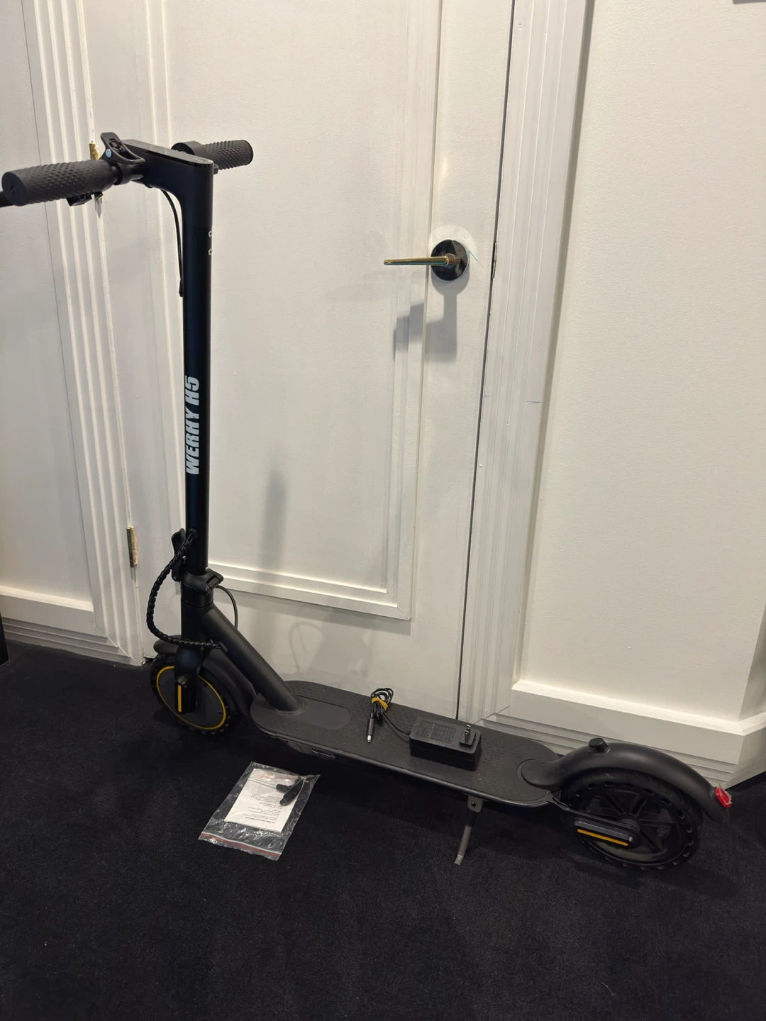 Electric Scooter, Max 30 KM/H & 20-25 KM Range