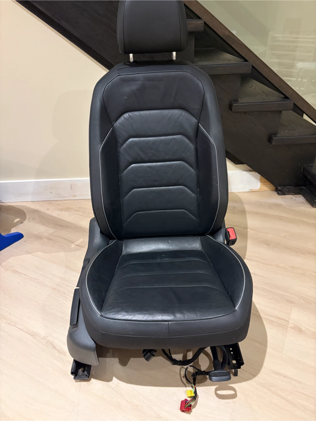 OEM 2018 Volkswagen Highline Front Seat Black Leather