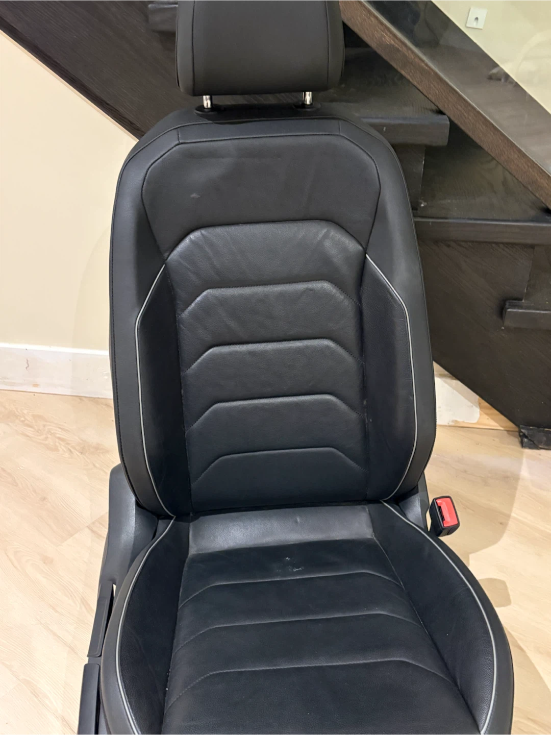 OEM 2018 Volkswagen Highline Front Seat Black Leather - photo 3
