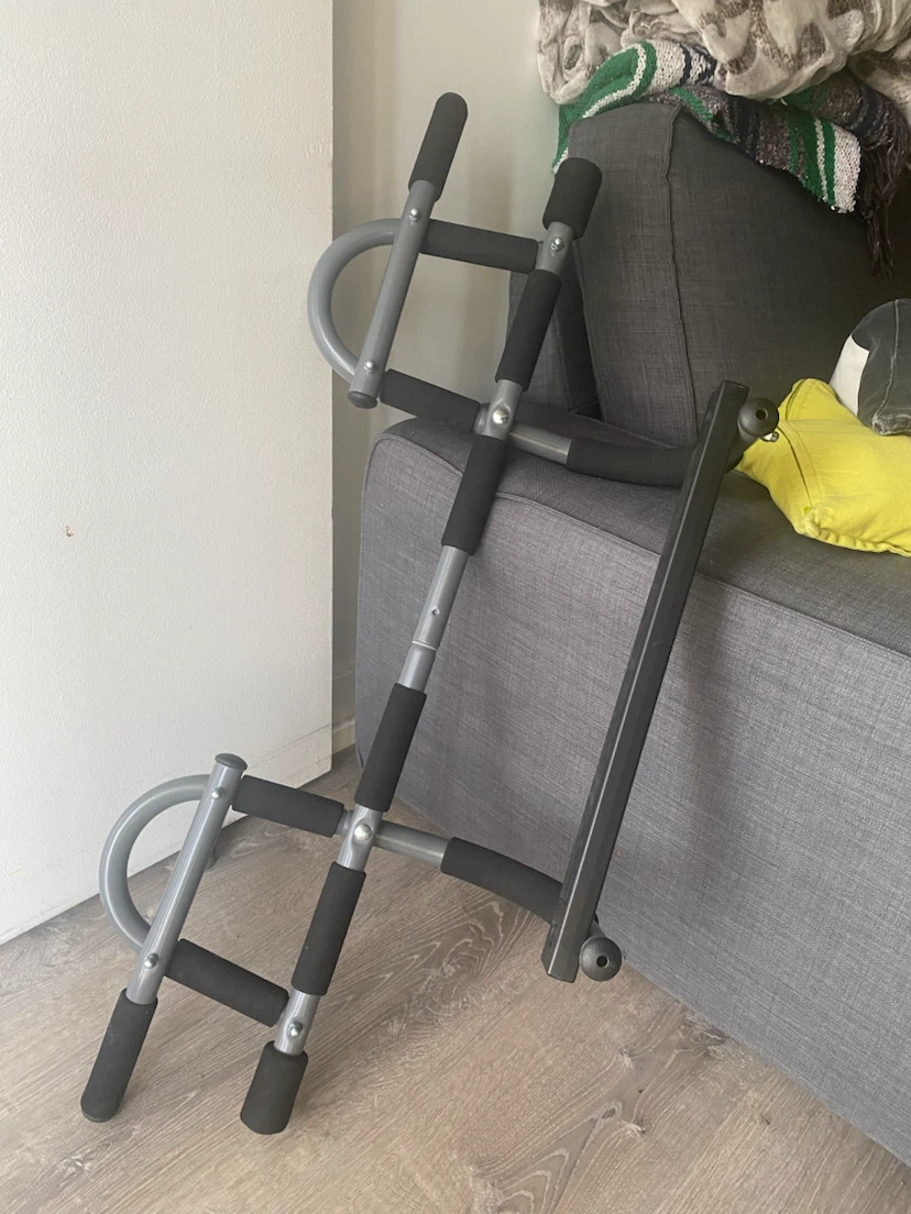 Pull up bar