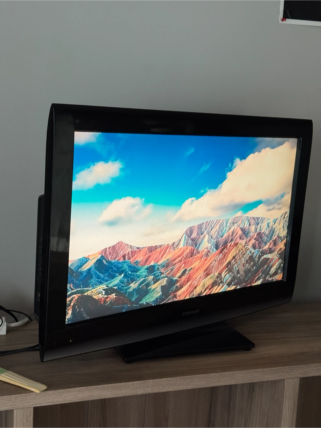 Toshiba Flat Screen TV + new swivel stand - photo 2