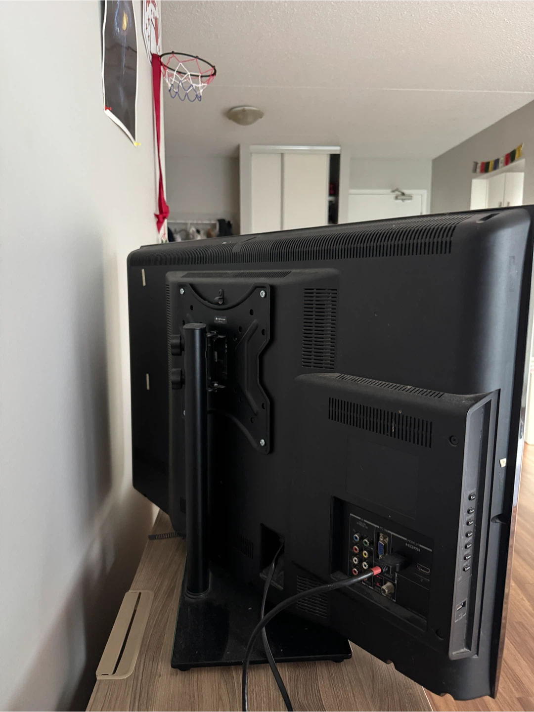 Toshiba Flat Screen TV + new swivel stand - photo 3