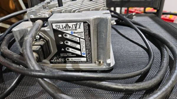 Lester Summit II Battery Charger - photo 2