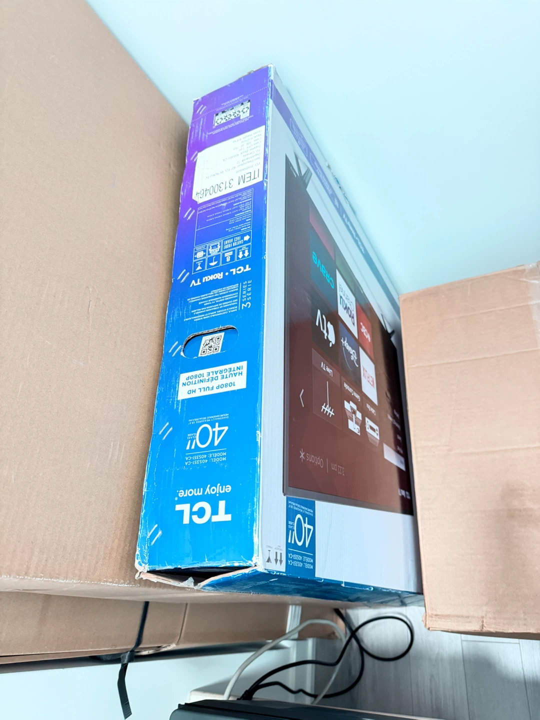TCL 40" Roku TV - photo 2