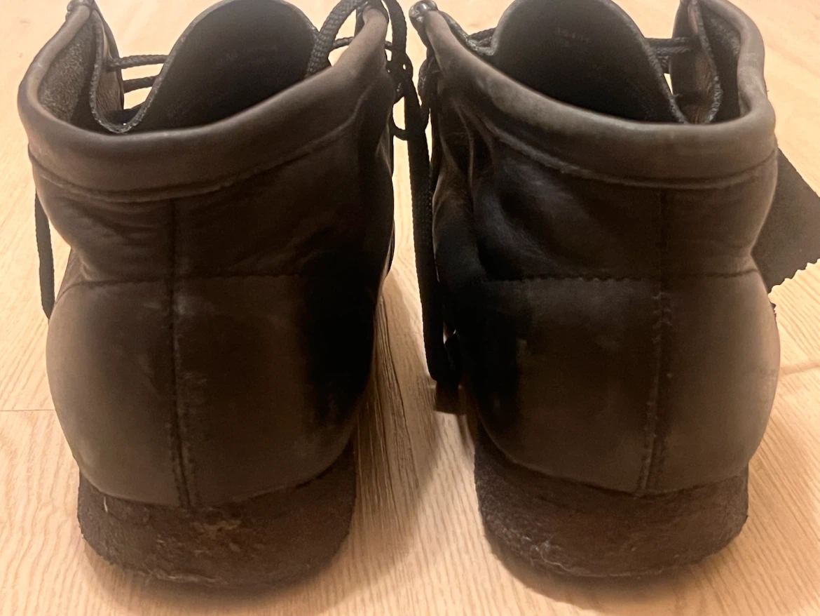 Clarks Wallabees Black Leather Boots - Size 9 - photo 5