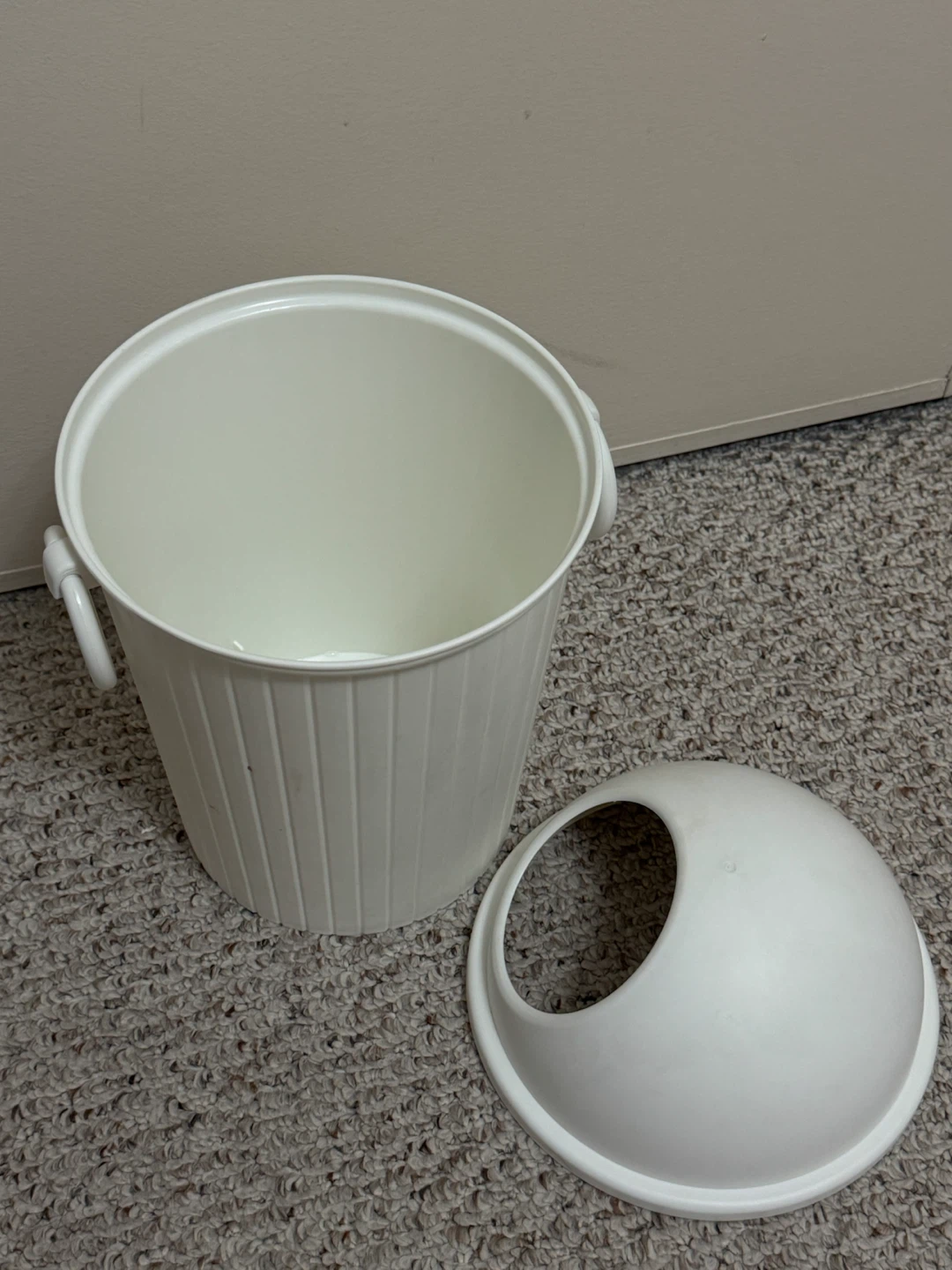 White Plastic Bin with Lid - photo 2