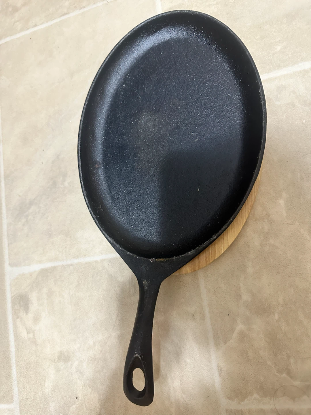 Cast iron pan