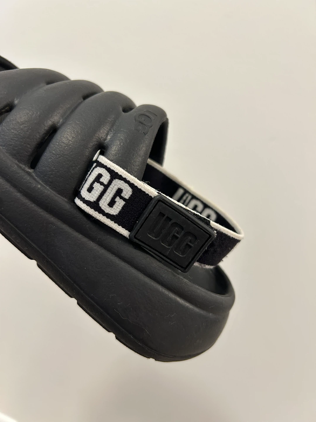 [UGG] Toddler yeah sandals black - Size 8T - photo 2