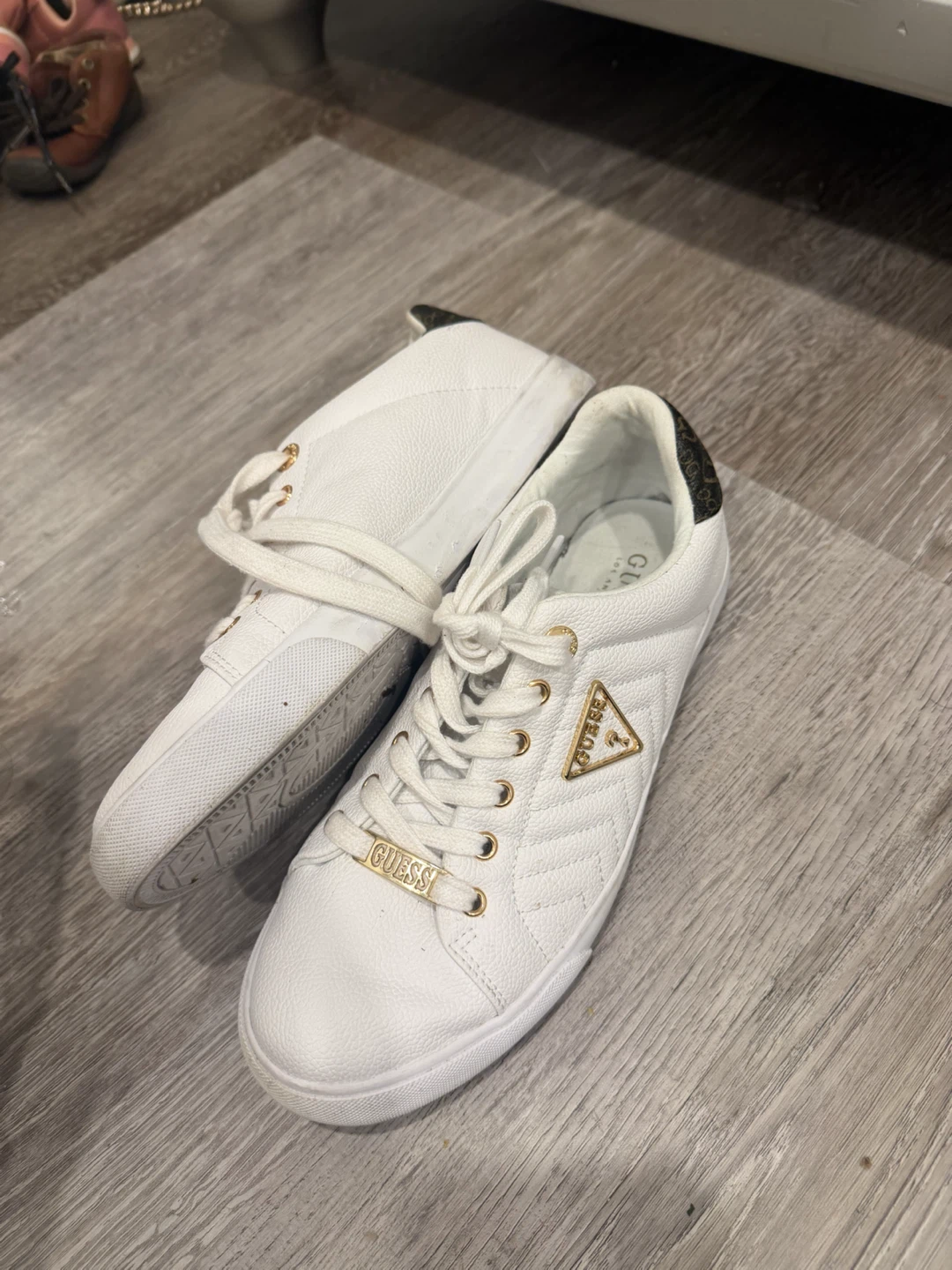 Women's GUESS White Leather Sneakers Size 8 - photo 2