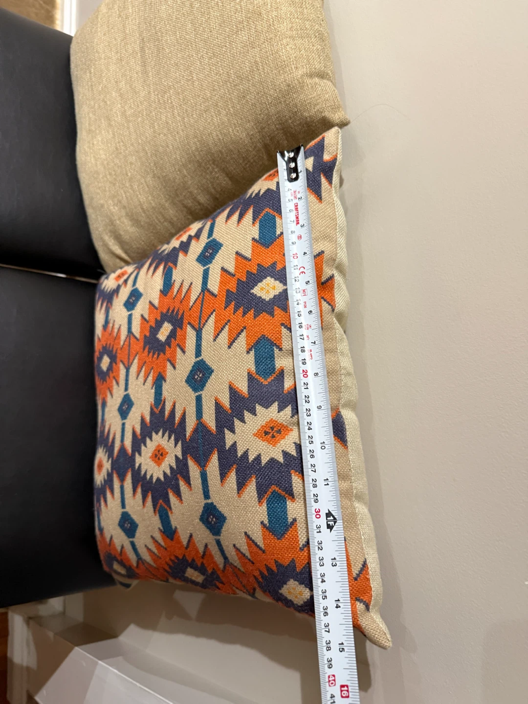 Throw pillows - photo 3