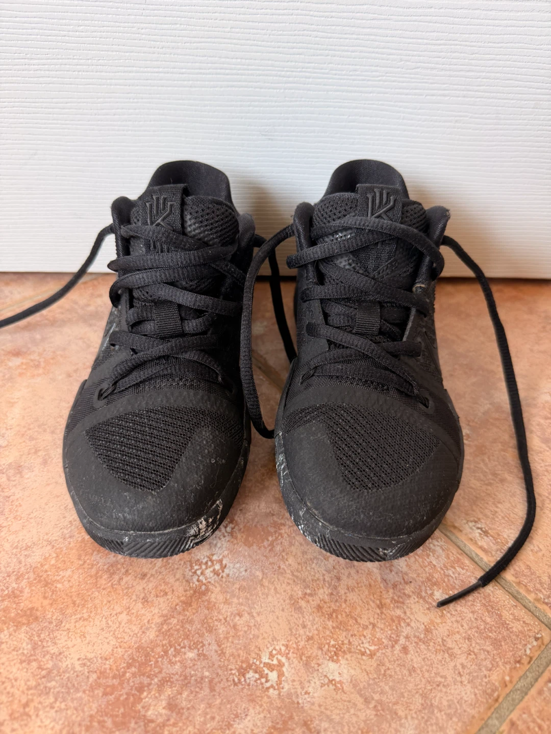 EUC Nike Kyrie 3 Black Basketball Shoes (Little Kids 11c)