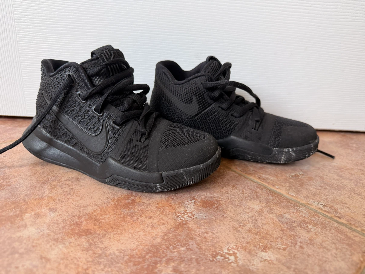 EUC Nike Kyrie 3 Black Basketball Shoes (Little Kids 11c) - photo 2