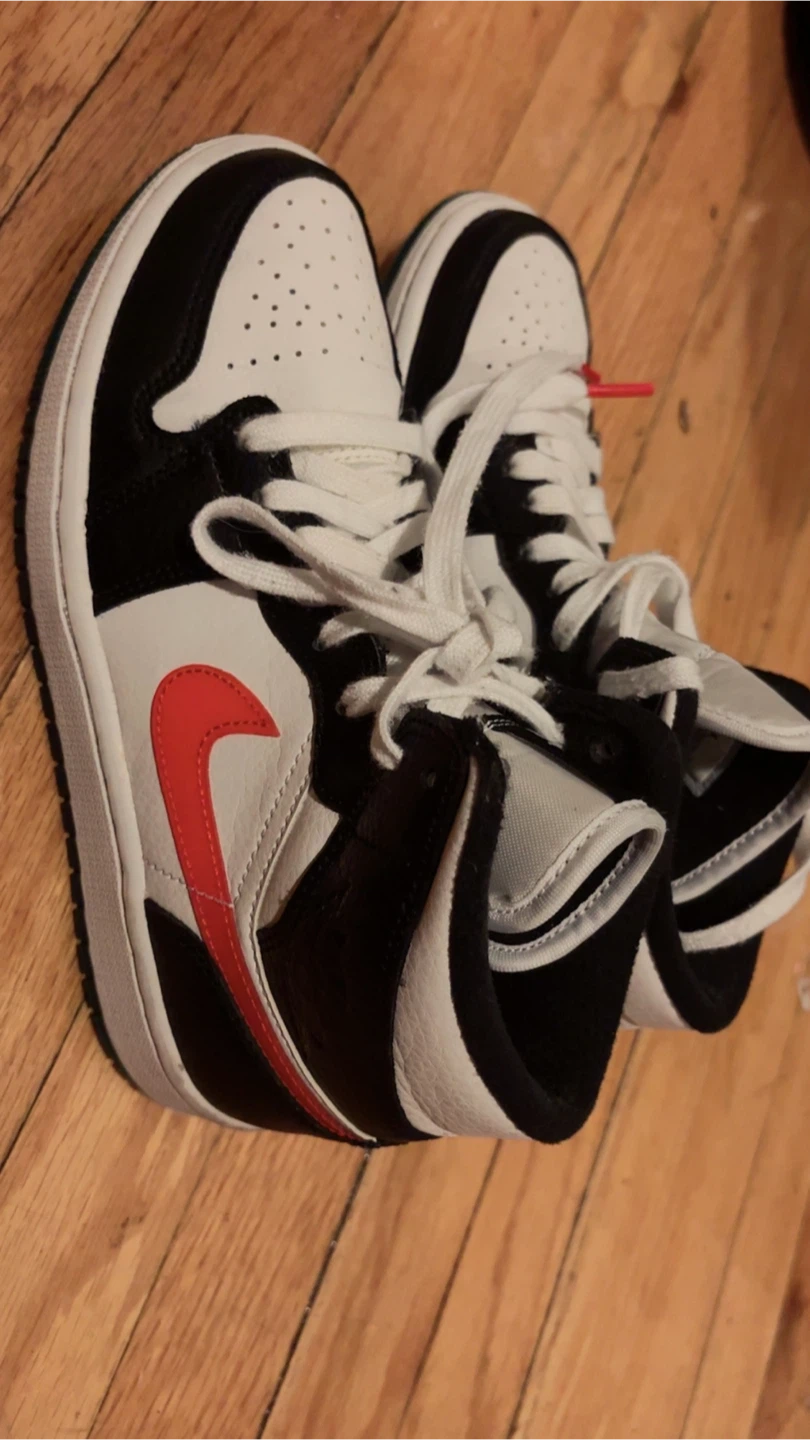 Air Jordan 1 Mid Sneakers