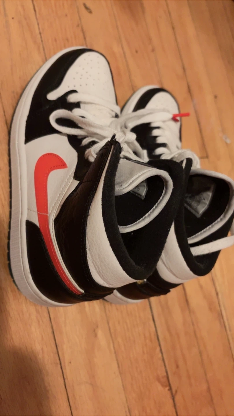 Air Jordan 1 Mid Sneakers - photo 4