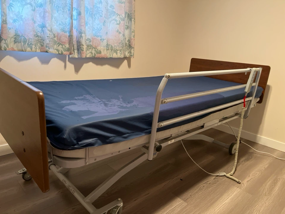 MC Healthcare Electric Hospital Bed - photo 4