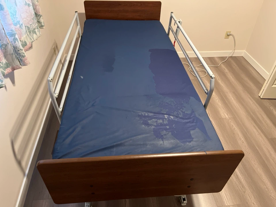 MC Healthcare Electric Hospital Bed - photo 5