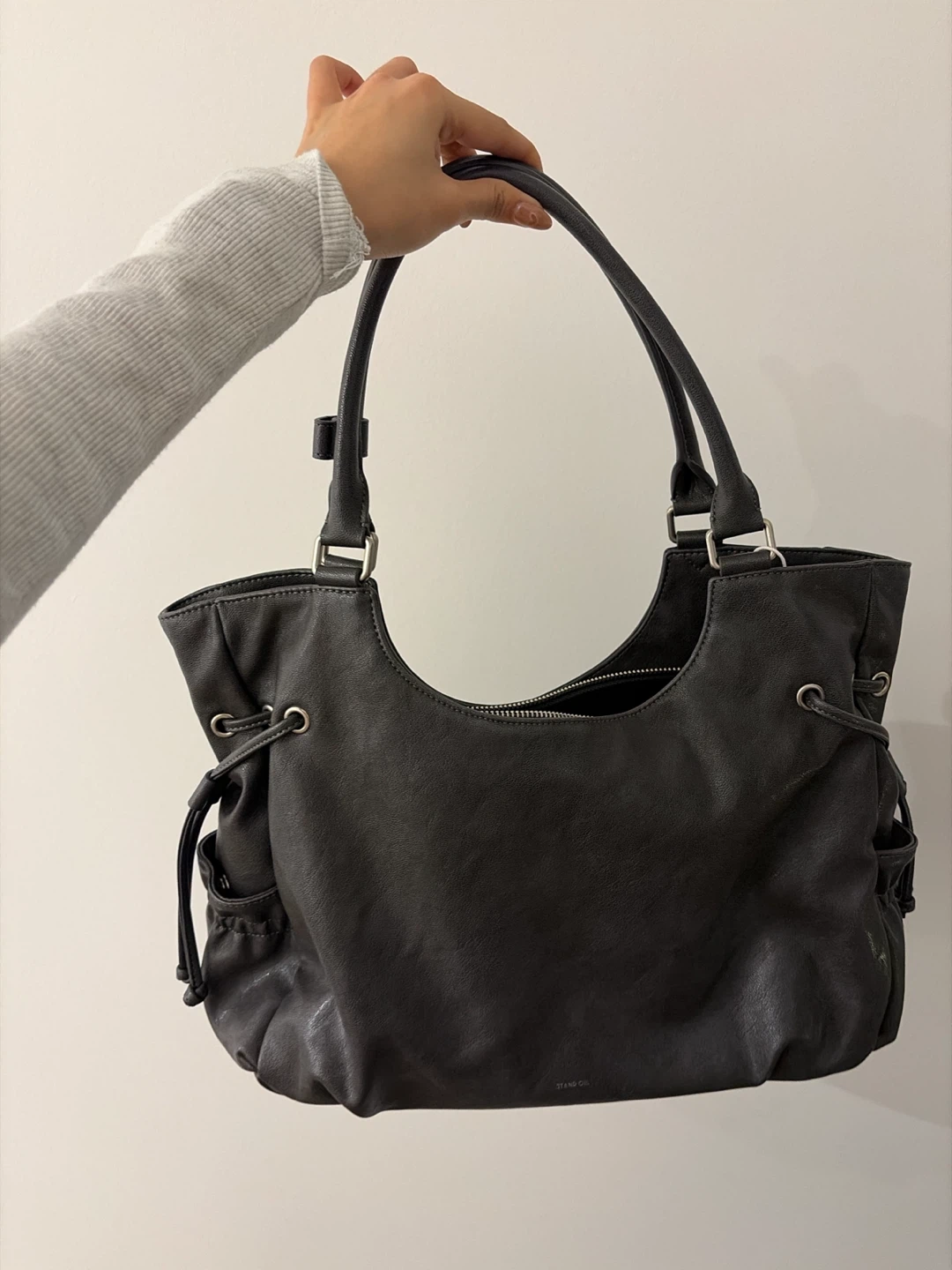 Stand oil ~ Korean local brand 🇰🇷🇰🇷handbag