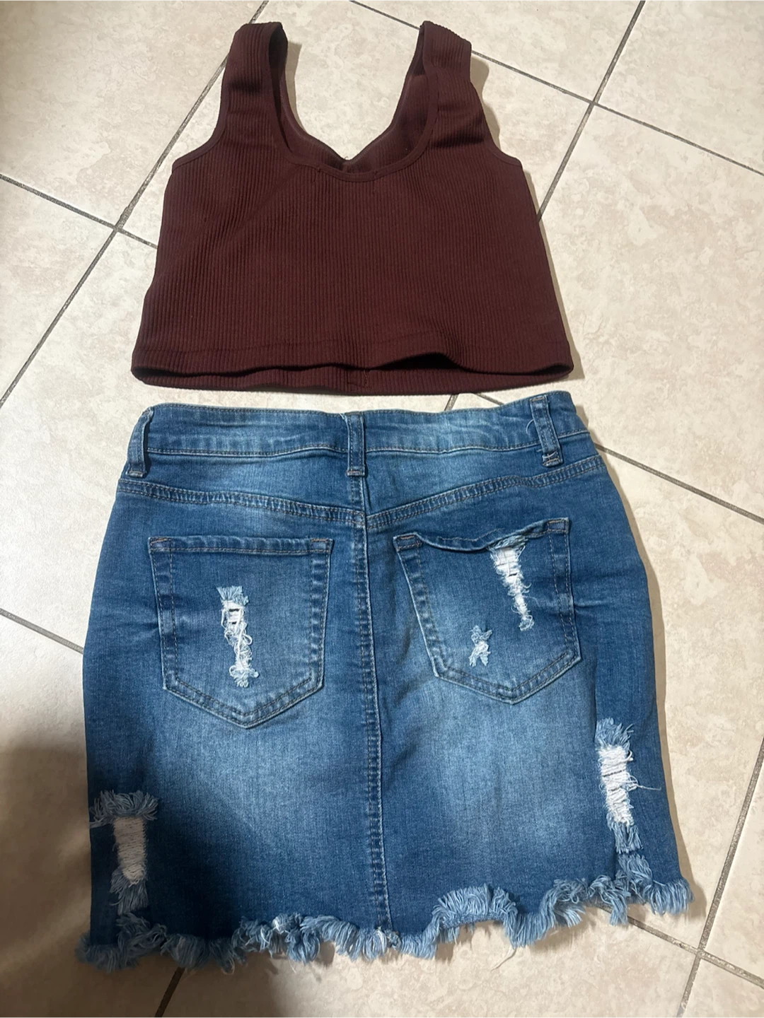 Maroon Ribbed Tank Top & Distressed Denim Skirt Set - photo 2