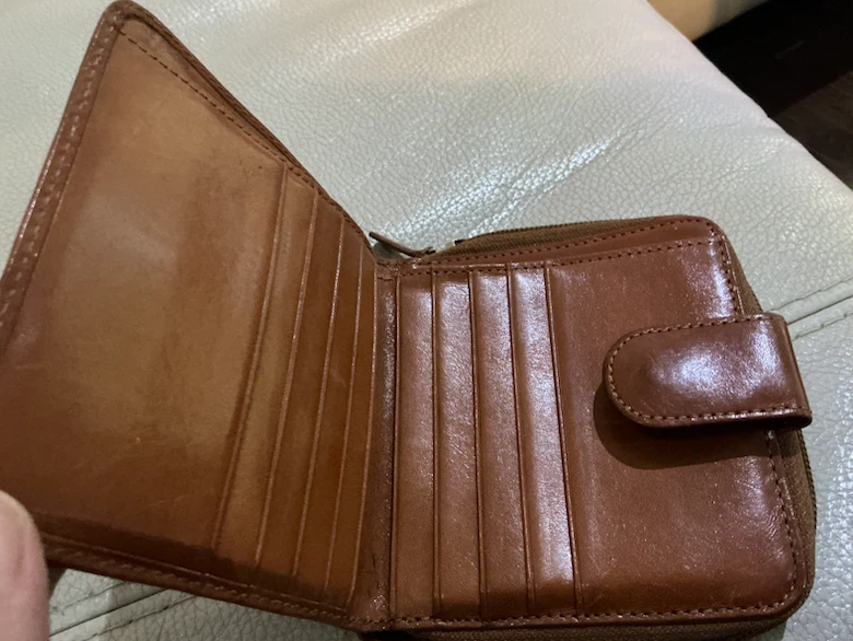 Brown Leather Bifold Wallet - photo 3