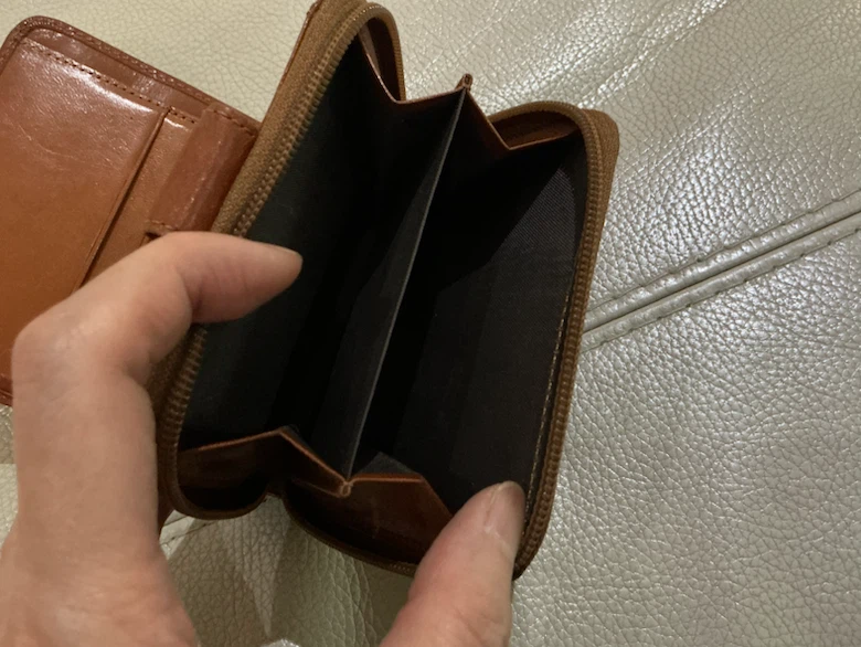 Brown Leather Bifold Wallet - photo 4