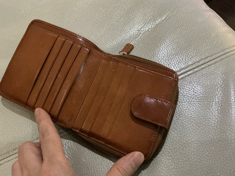 Brown Leather Bifold Wallet - photo 5