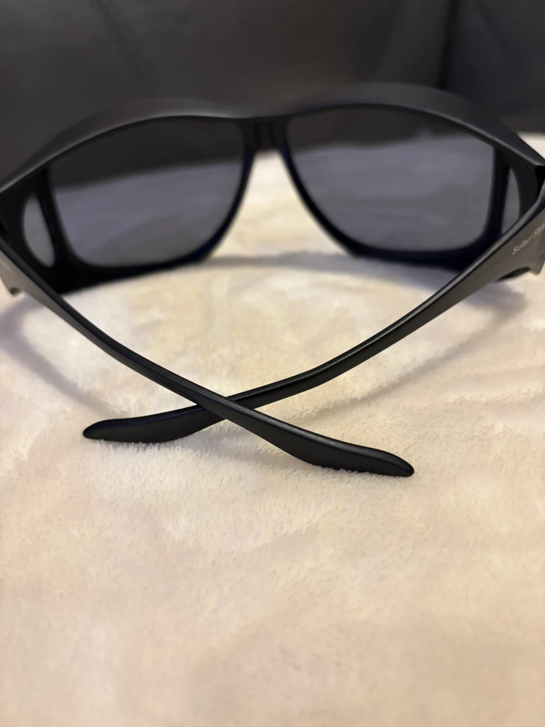 Foster Grant Solar Shield Sunglasses - Black - Like New - photo 2