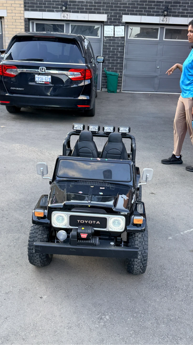 Kids Ride-On Toyota Land Cruiser - photo 2