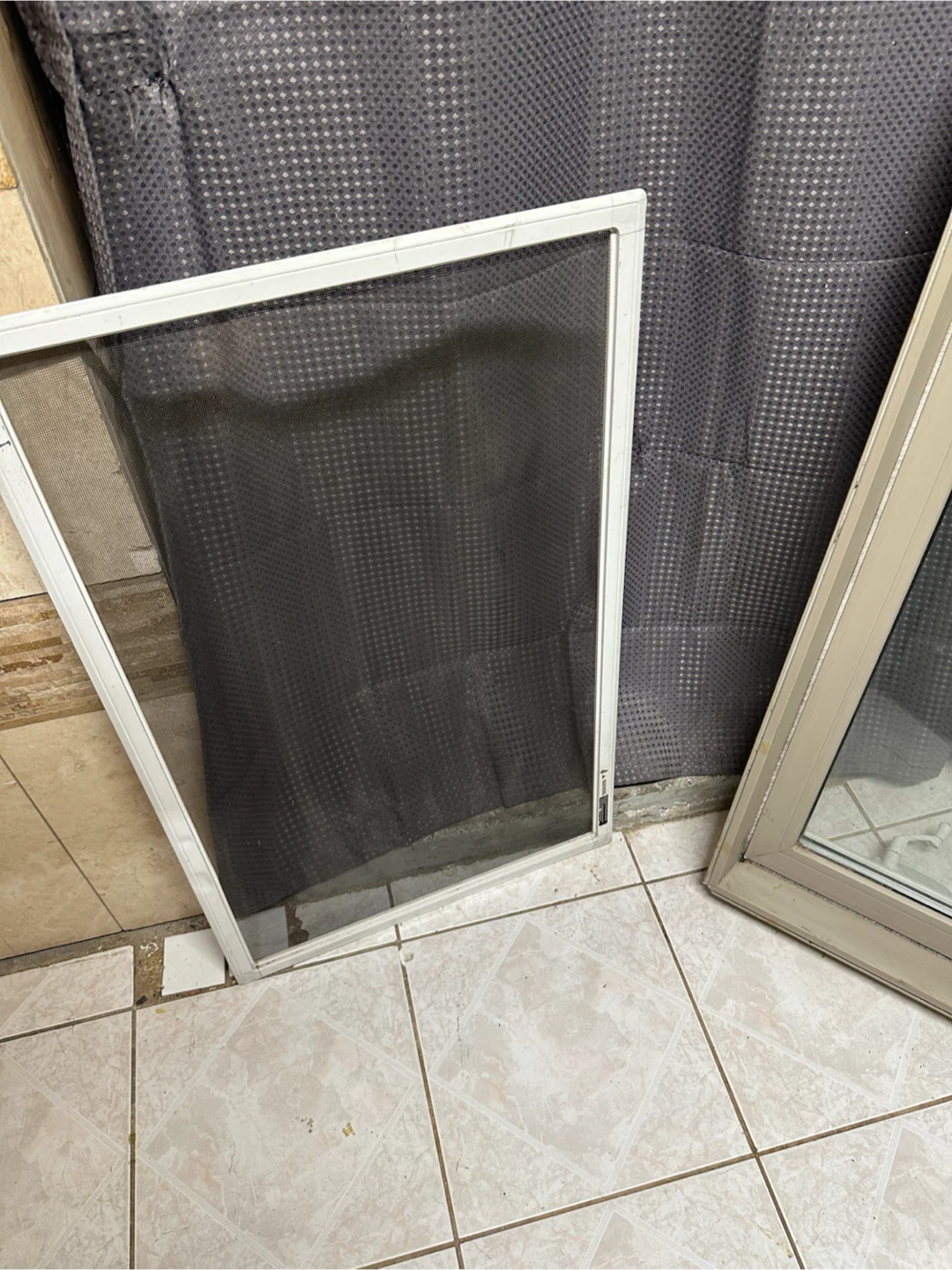Casement window with removable screen W24H36 - photo 2