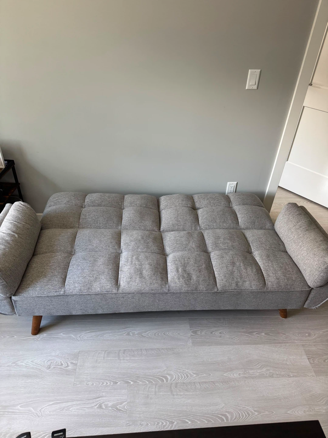 Couch - photo 3