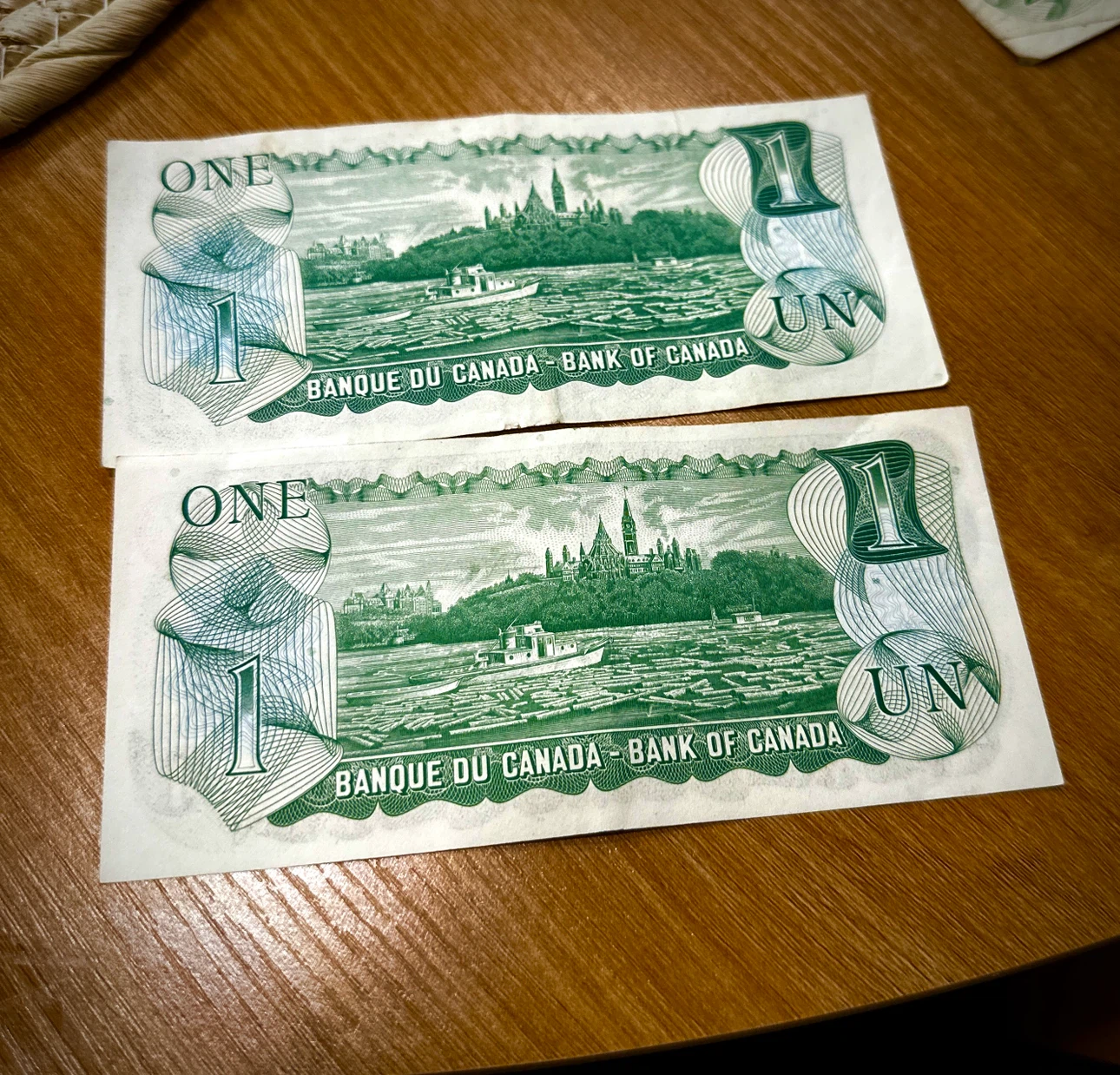 Two 1973 Canadian One Dollar Bills - Bank of Canada - photo 2
