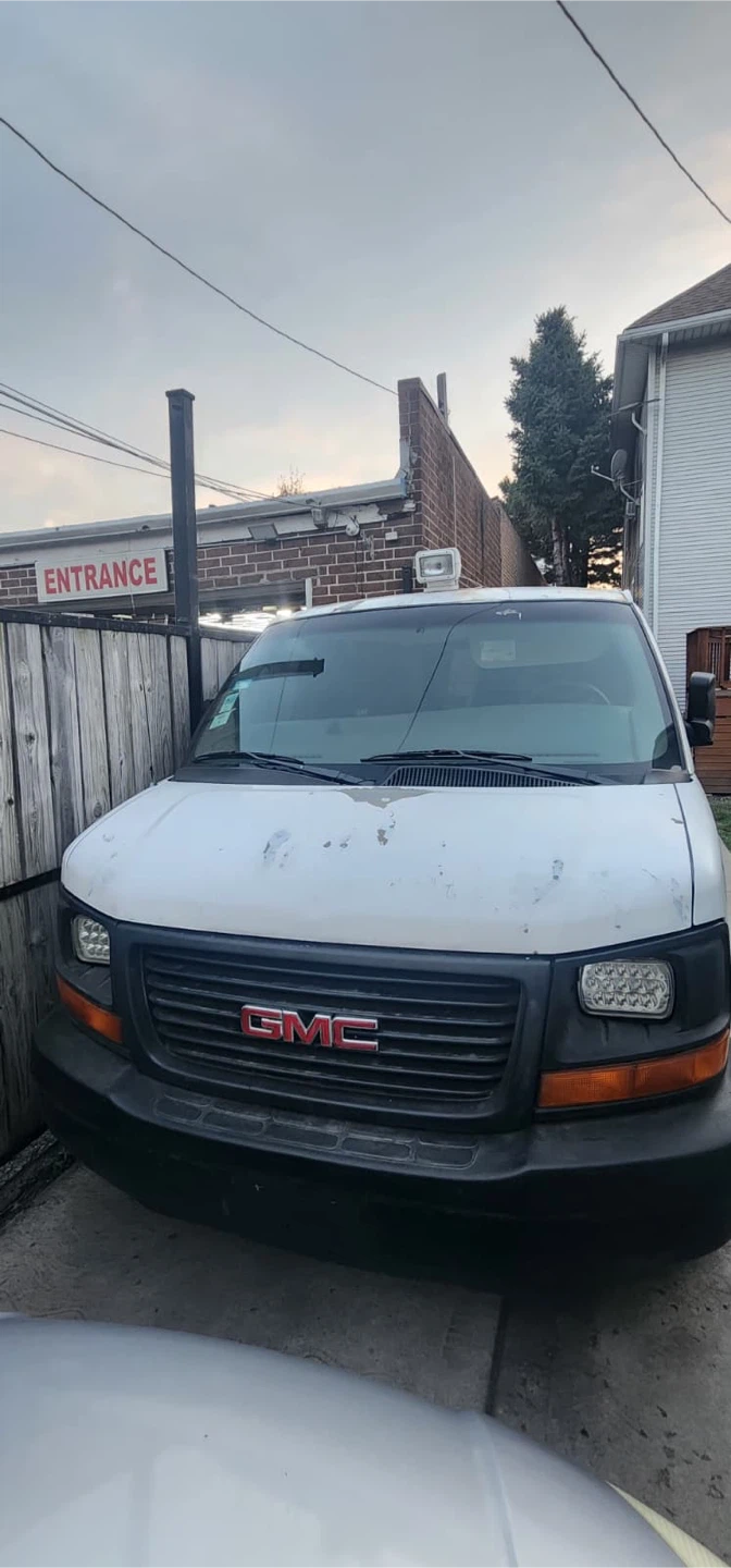 2005 GMC Savana 2500 Cargo VAN - photo 2